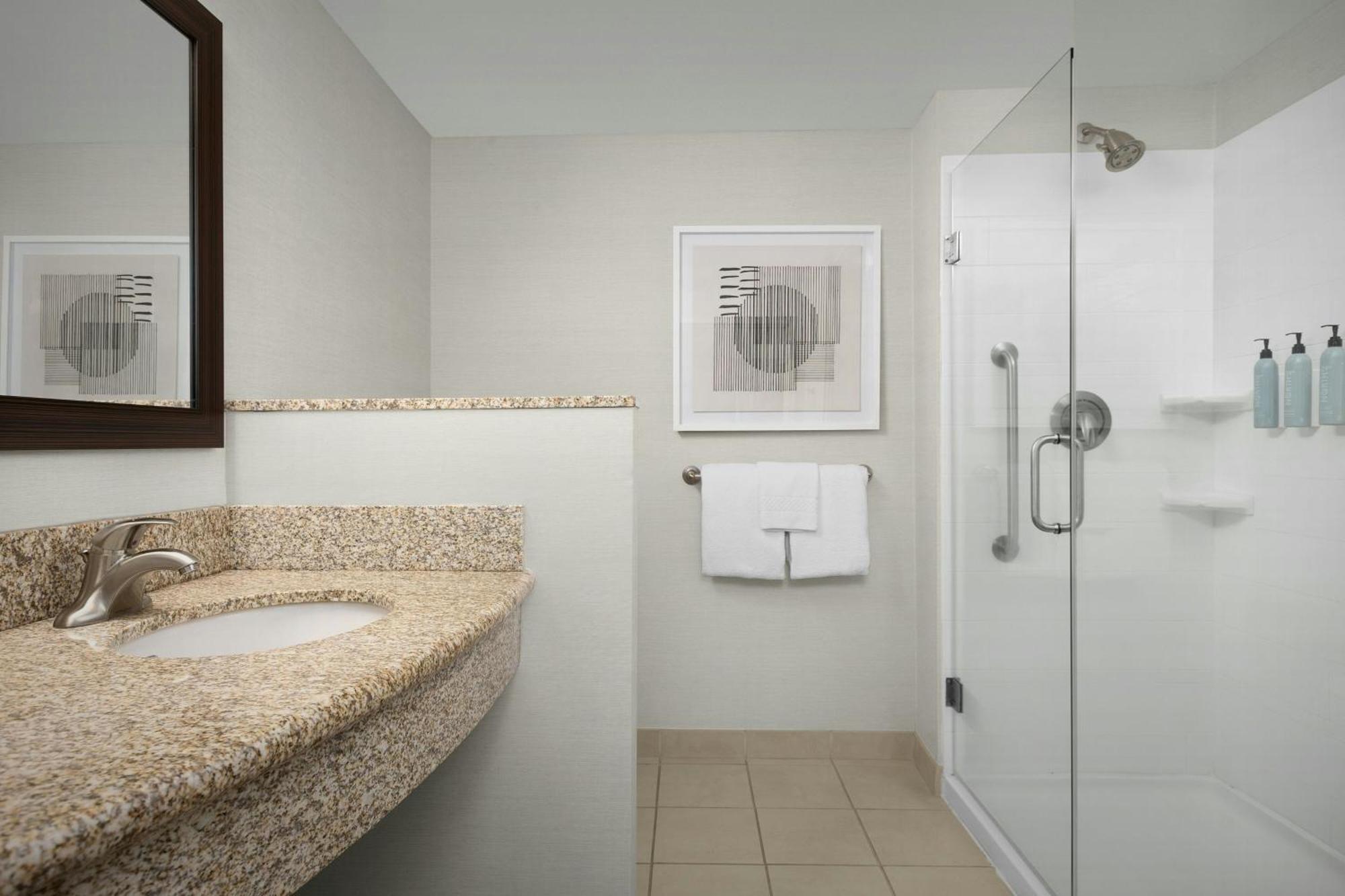 Courtyard By Marriott Salisbury Hotel Bagian luar foto