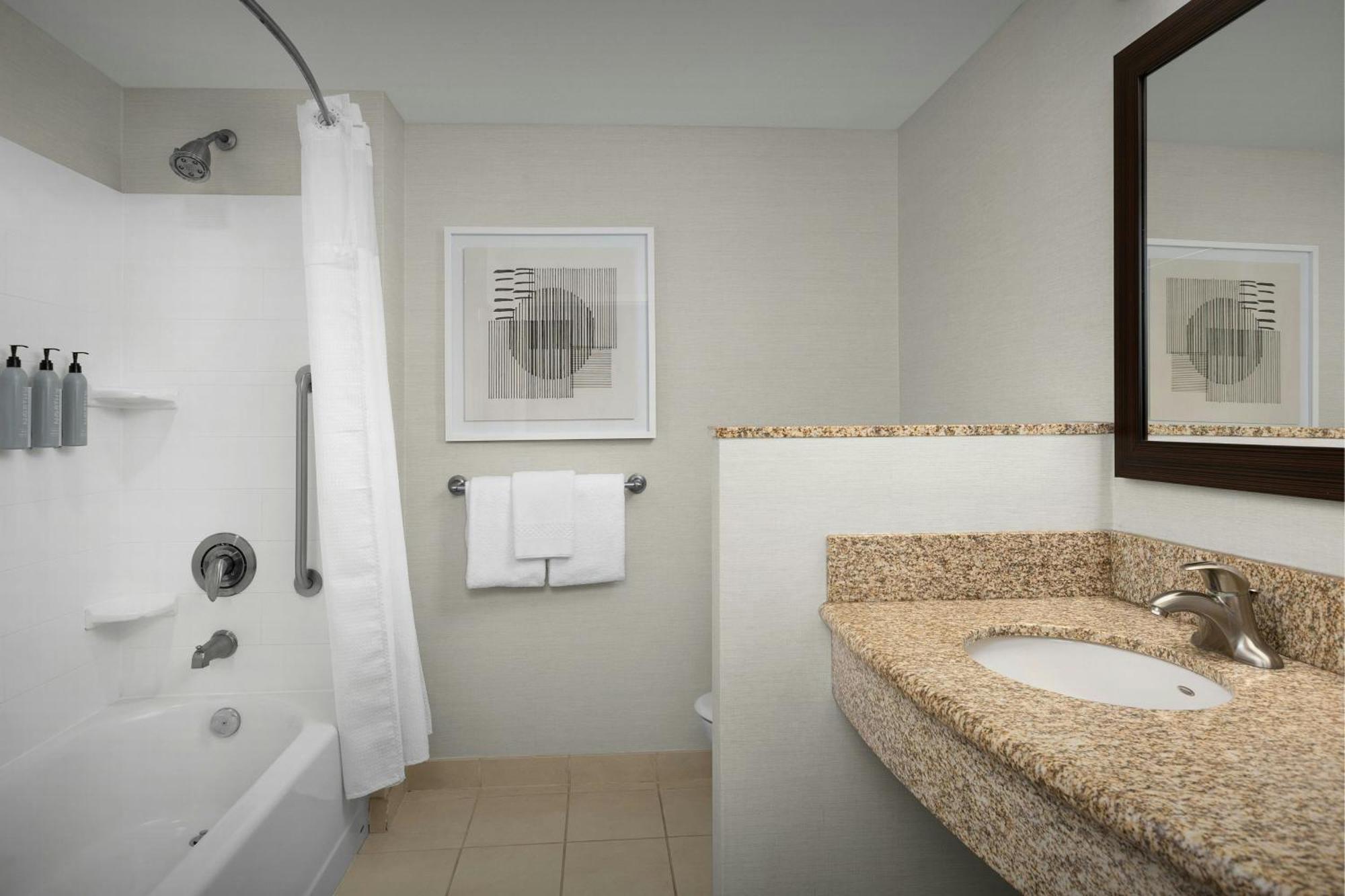 Courtyard By Marriott Salisbury Hotel Bagian luar foto