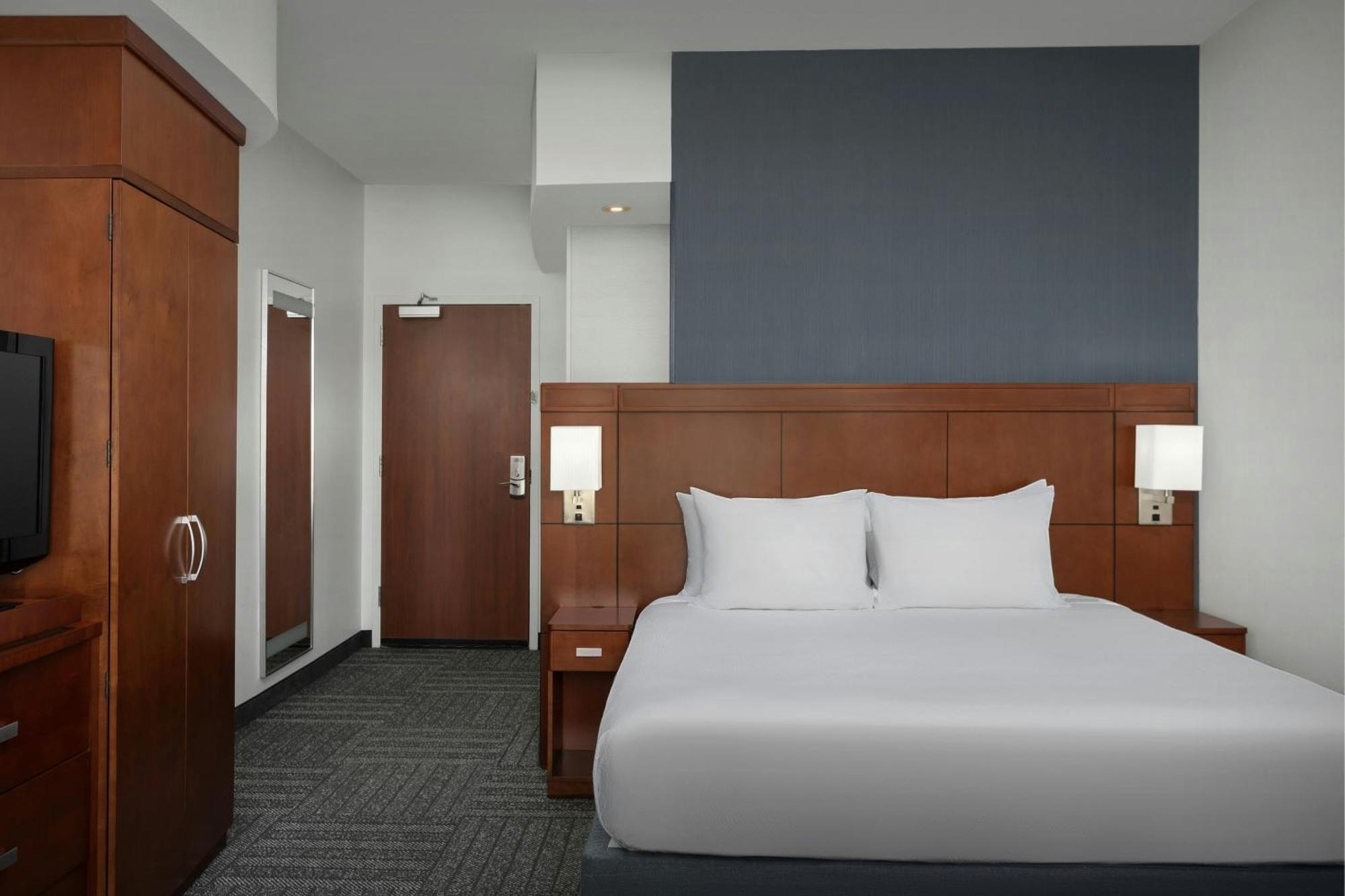 Courtyard By Marriott Salisbury Hotel Bagian luar foto