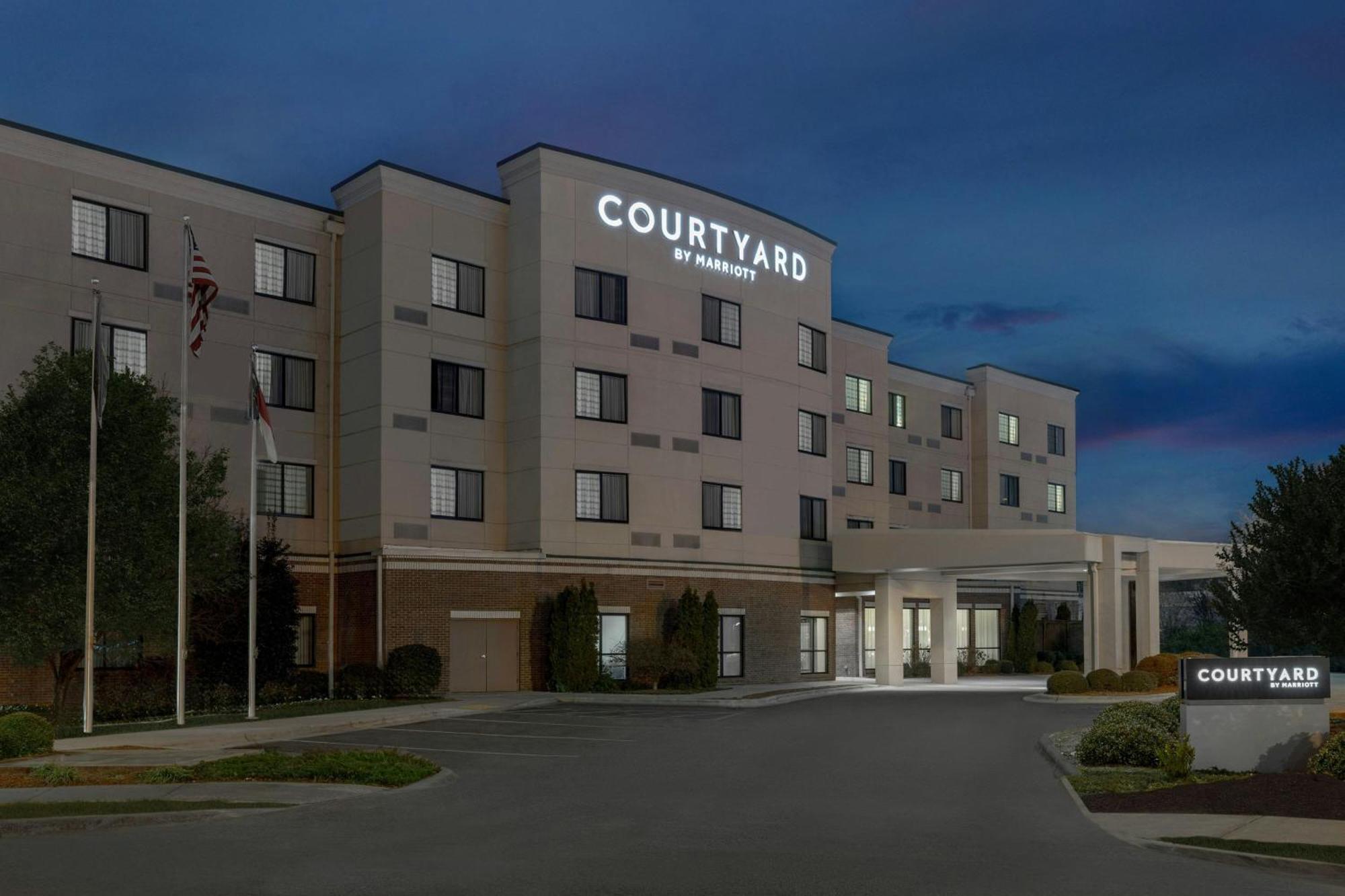 Courtyard By Marriott Salisbury Hotel Bagian luar foto