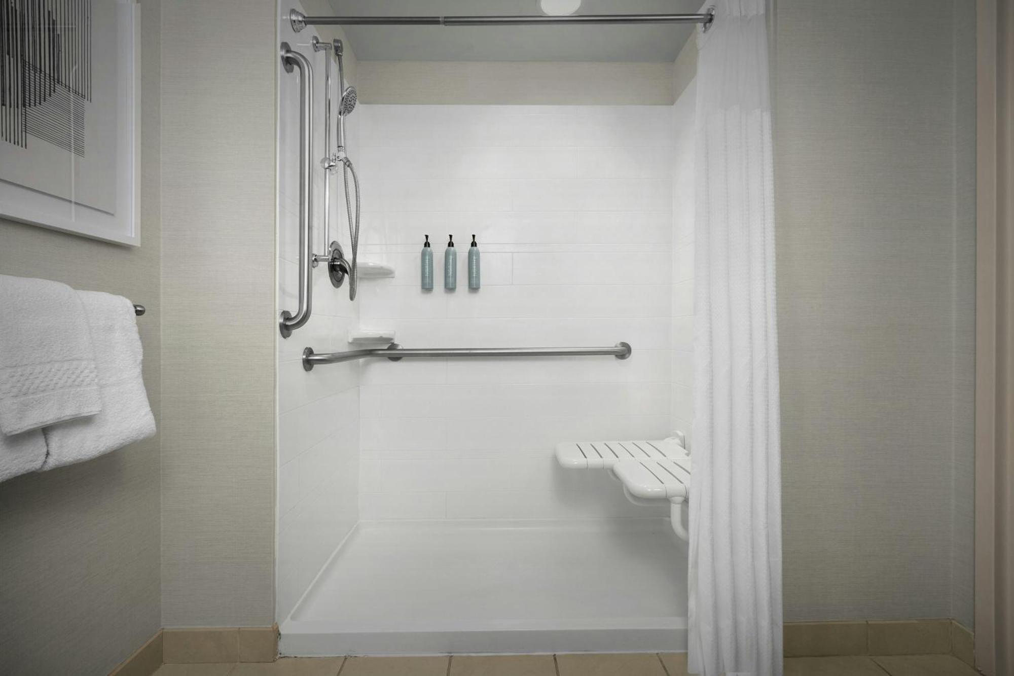 Courtyard By Marriott Salisbury Hotel Bagian luar foto