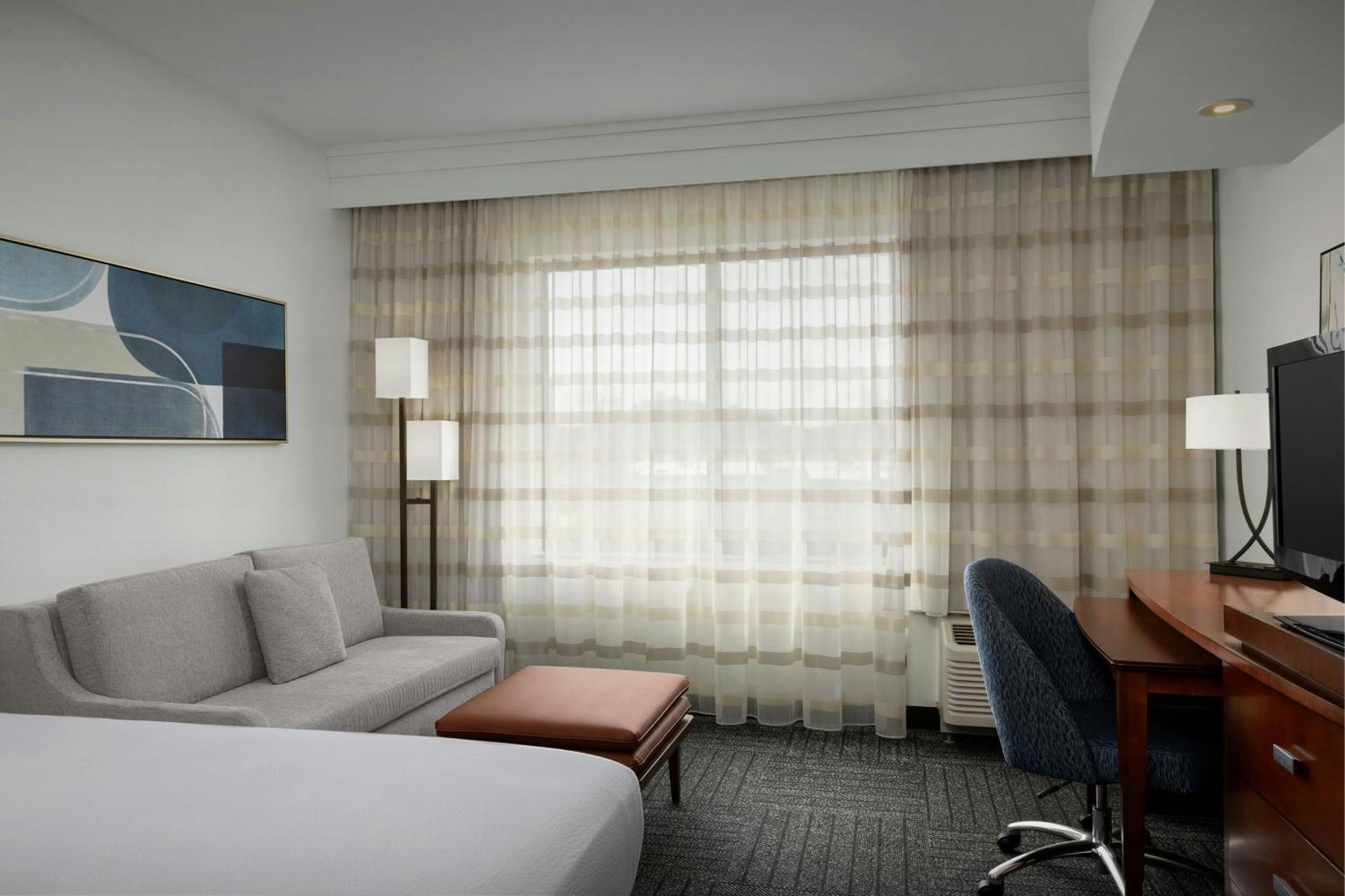 Courtyard By Marriott Salisbury Hotel Bagian luar foto