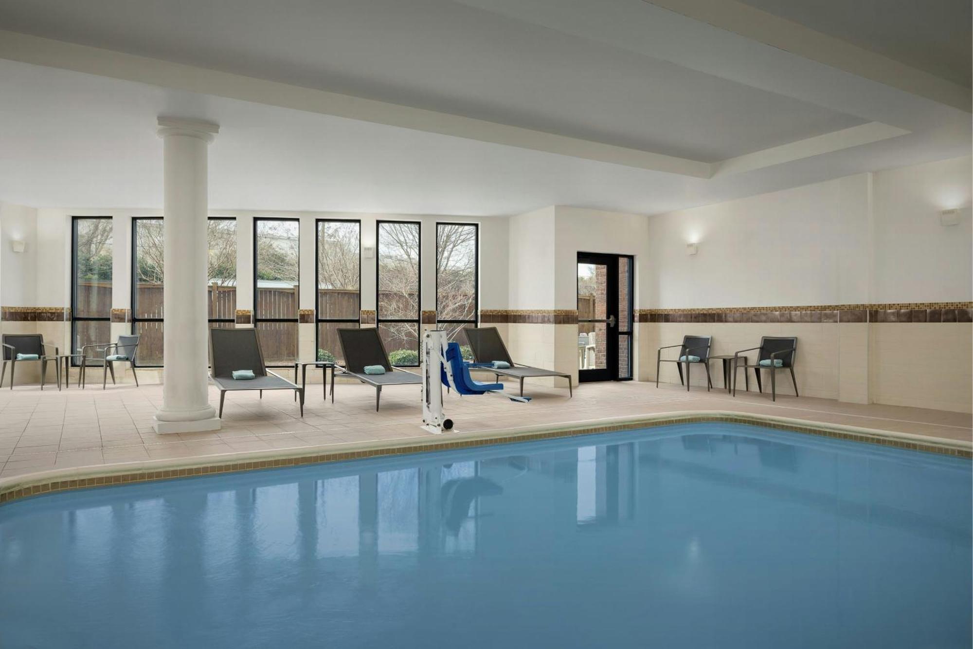 Courtyard By Marriott Salisbury Hotel Bagian luar foto