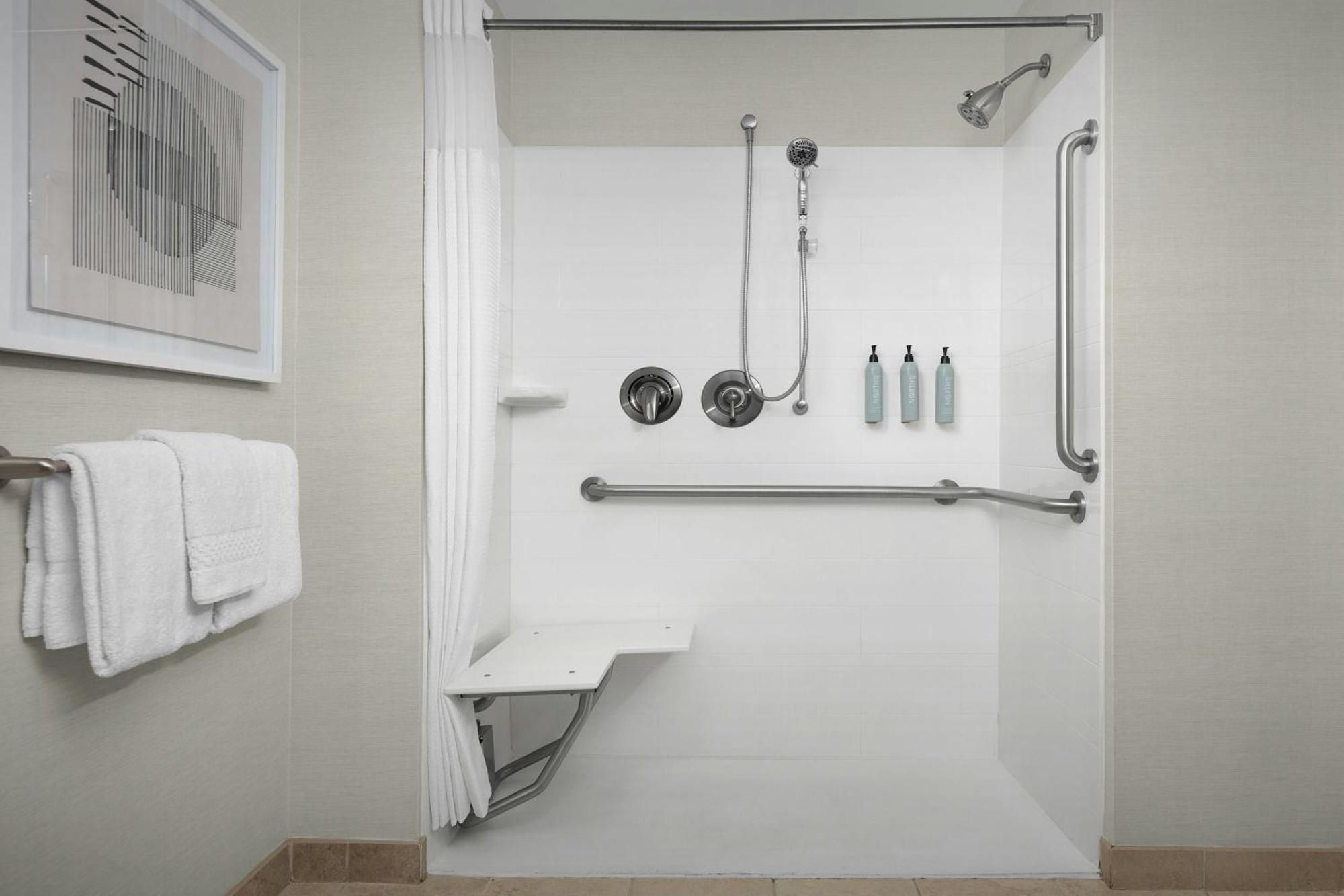 Courtyard By Marriott Salisbury Hotel Bagian luar foto