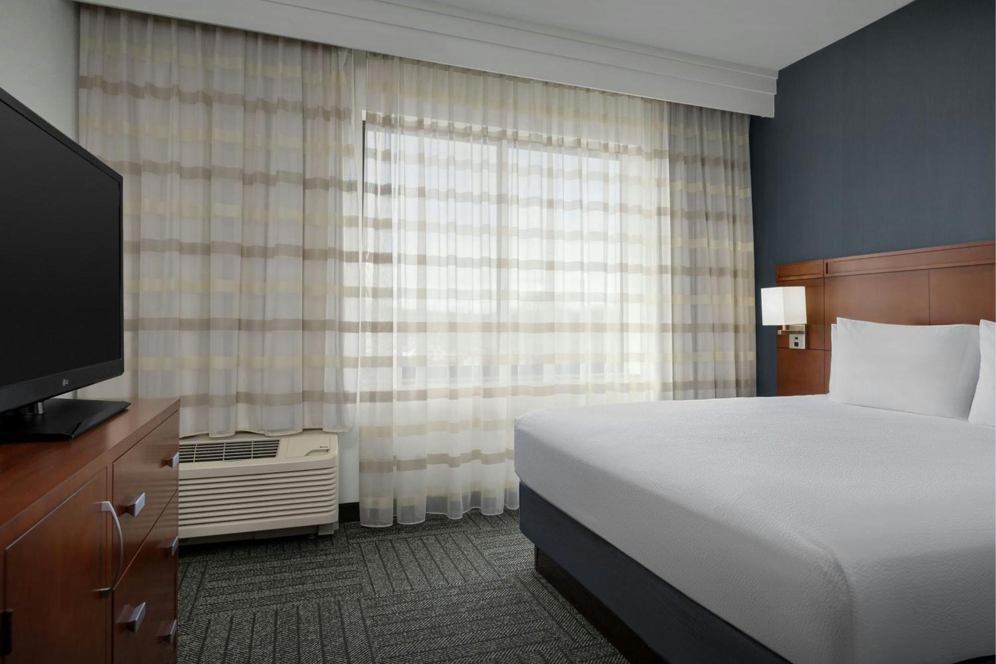 Courtyard By Marriott Salisbury Hotel Bagian luar foto